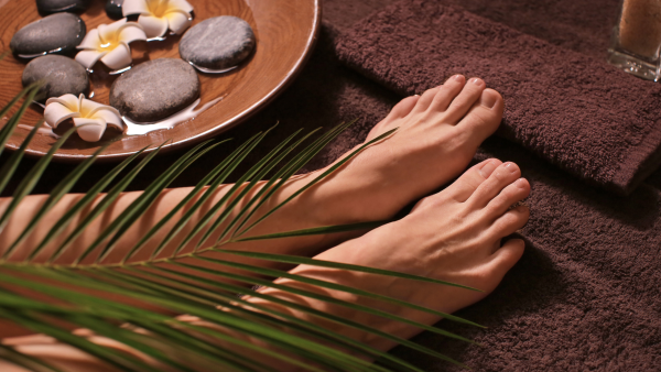 Do “Ugly” Feet Pics Sell? The Truth About What Buyers Want