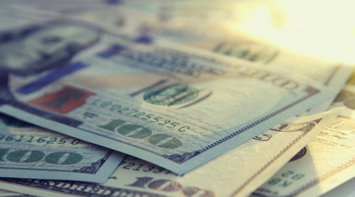 Vendere Mutandine Usate: Denaro o Piacere?
