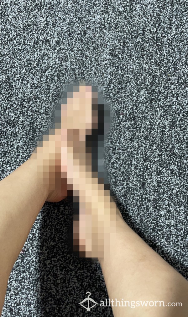 Pick My Nail Polish And Watch Me Paint My Toenails For You 😘