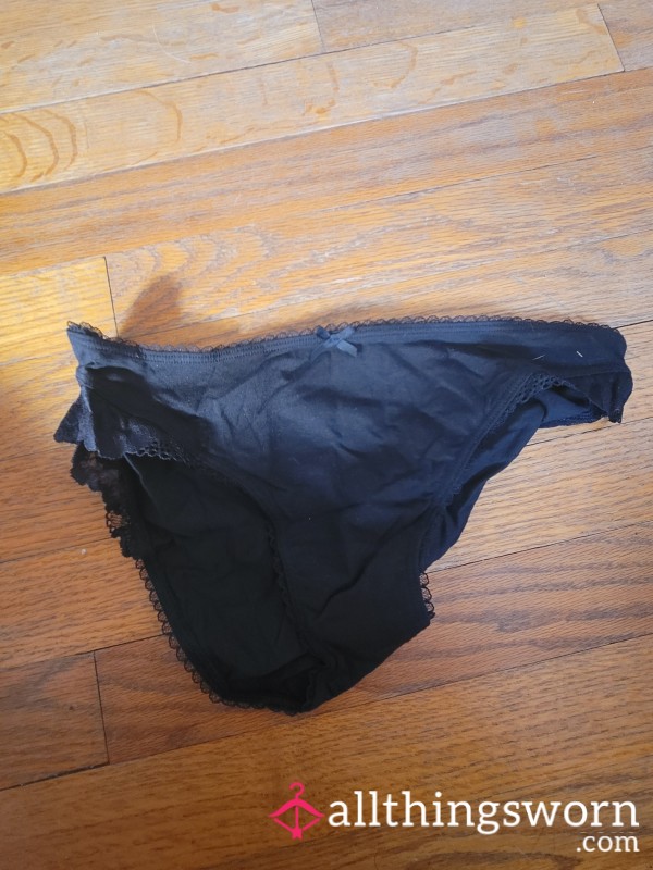 [027] Solid Black With Lace-trim