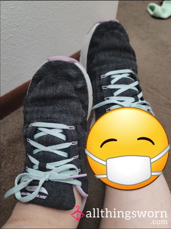 [037] Pre-Pandemic Well-Worn Well-Used Sneakers 👟