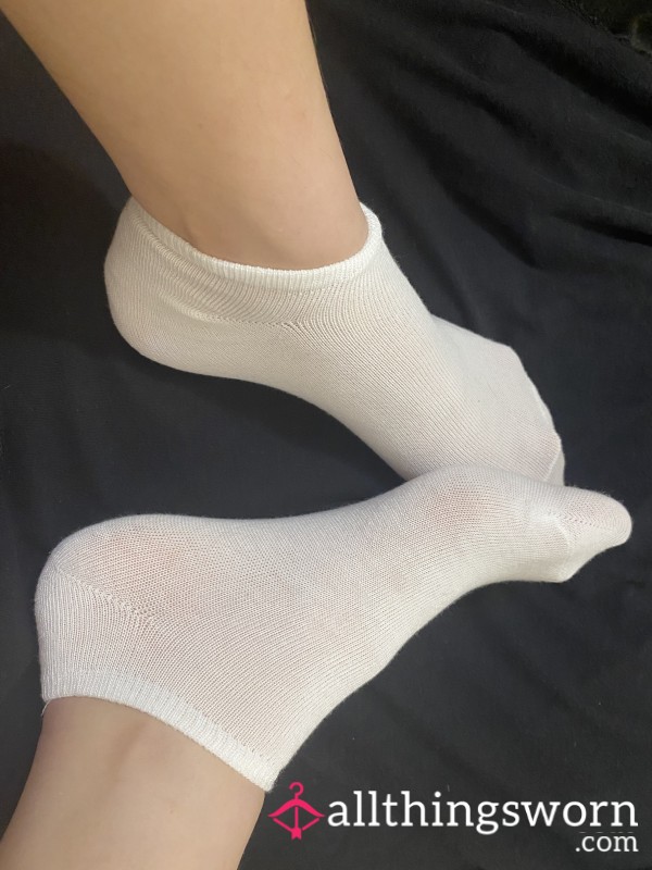 $1 A Day Wear White Socks