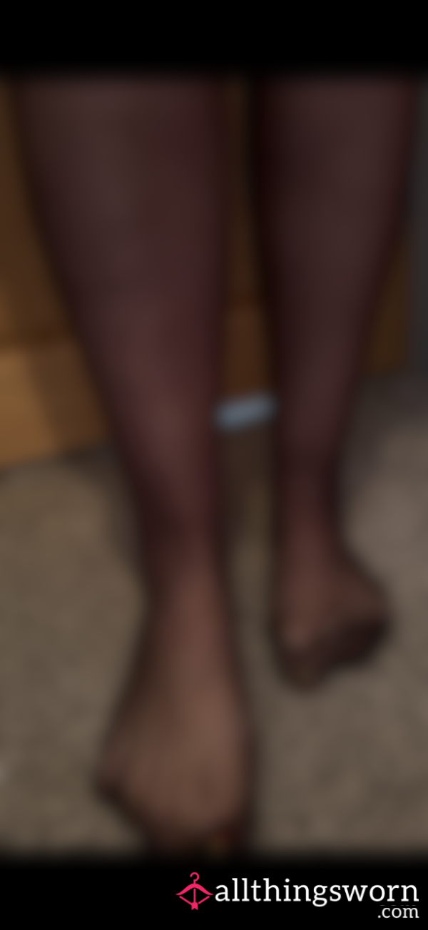 1 Minute Toe Wiggling In Tights