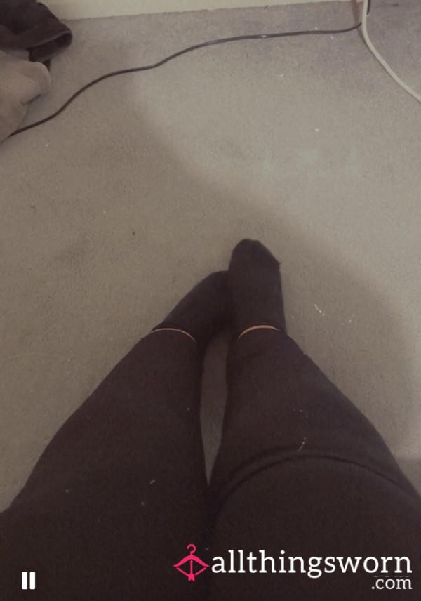 1 Minute Video Of Rubbing S**y Feet Together