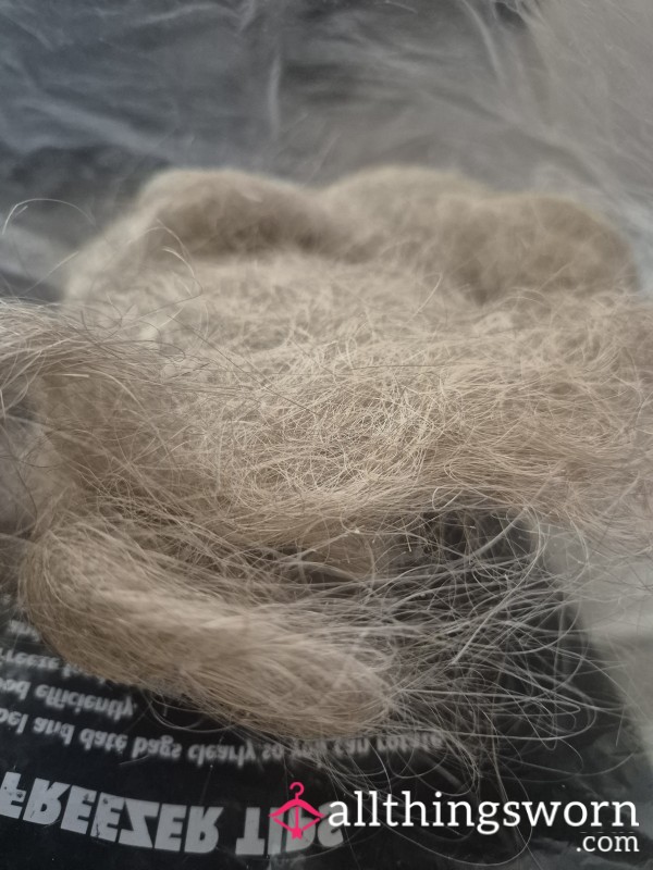 1 Months Worth Of Post Partum Hair Loss. Im Losing My Blond Long Luscious Locks. Who Wants Them? Save Them From The Bin.
