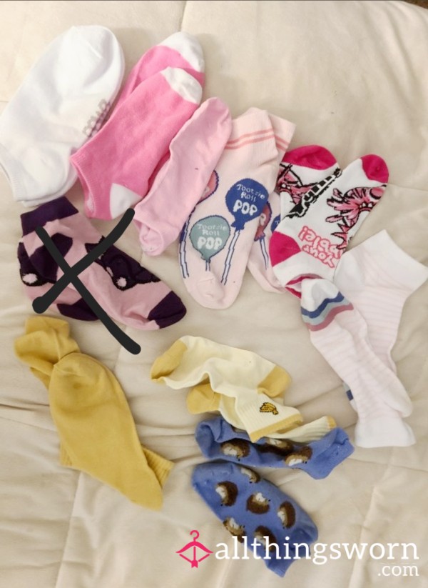 1 Week Wear! 1 Pair Colorful Socks!! Pick Your Poison 😛