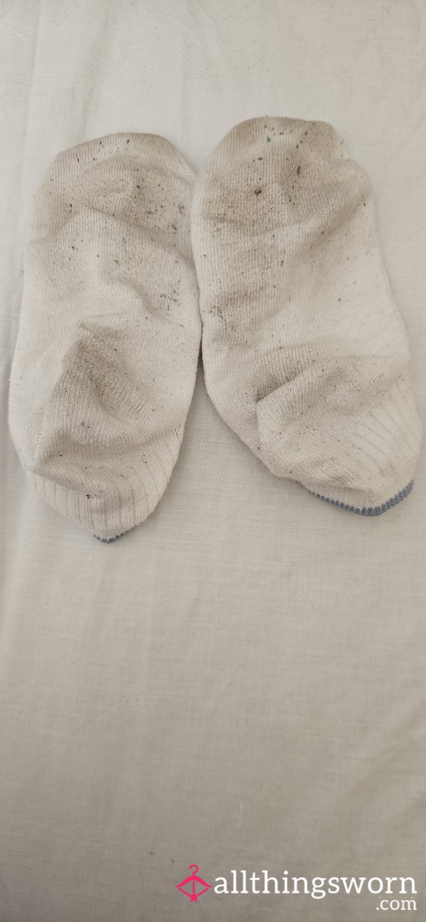 1 Pair Of Socks Worn During A Workout / Active Day. Packaged Carefully And Shipped Discreetly. Bundles Available, And I’m Open To Discussing Other Worn Clothing Items Or Custom Requests