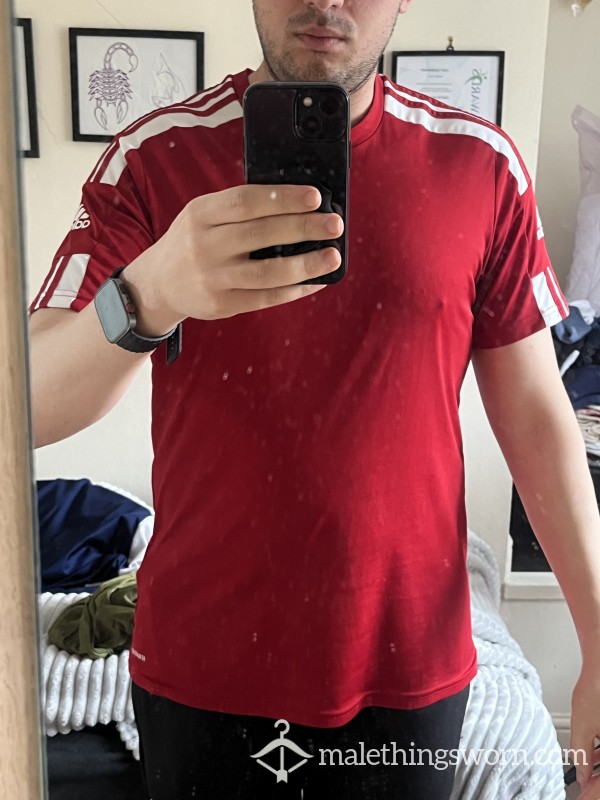 1-Year Favourite T-Shirt – Heavy Pit Stains + 3 Days Straight Wear 😈