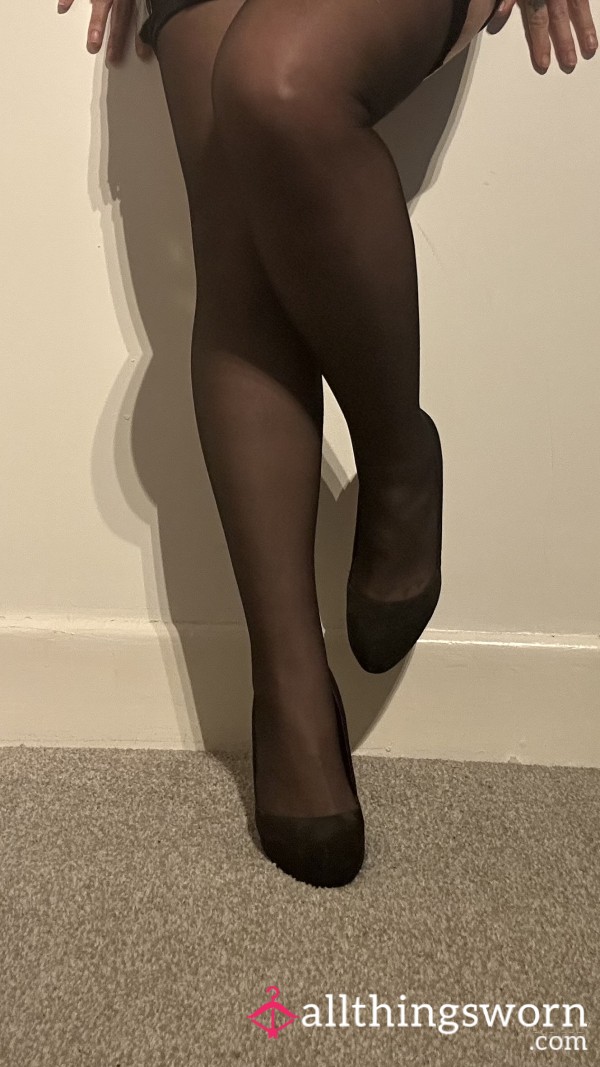 10 Denier Black Matt Tights Against My Skin
