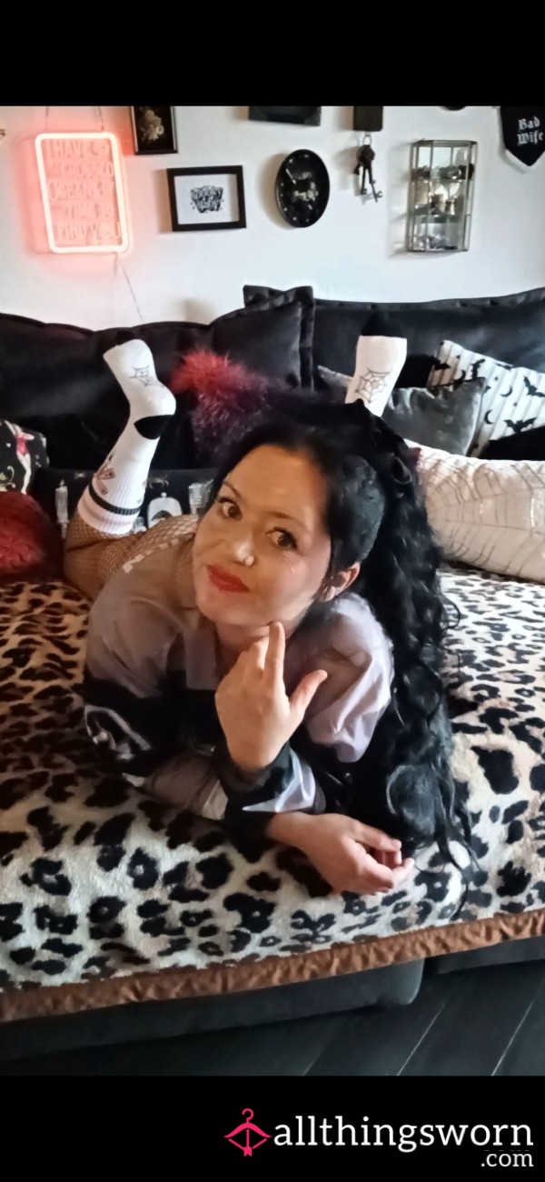 Minimum 30 Minute Naughty S**ting Session