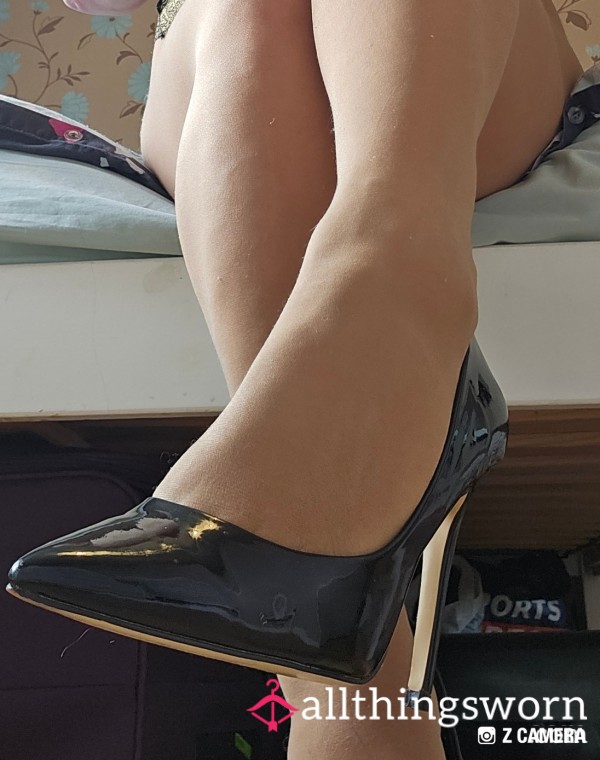 10 Nylon And Heels Foot Tease.pics