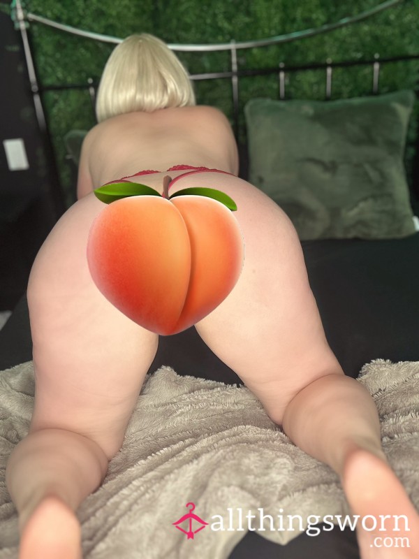 10 Photos - Curvy English MILF Peachy A** In Lingerie