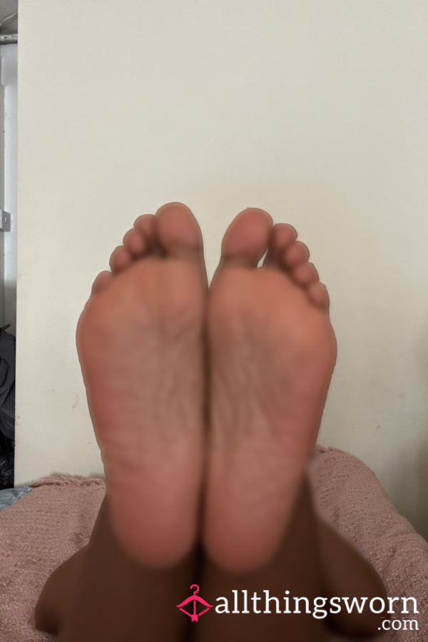 10-Pic Foot Worship Pack: Toes, Arches, Soles & Stiletto Tease 🦶🏾👠
