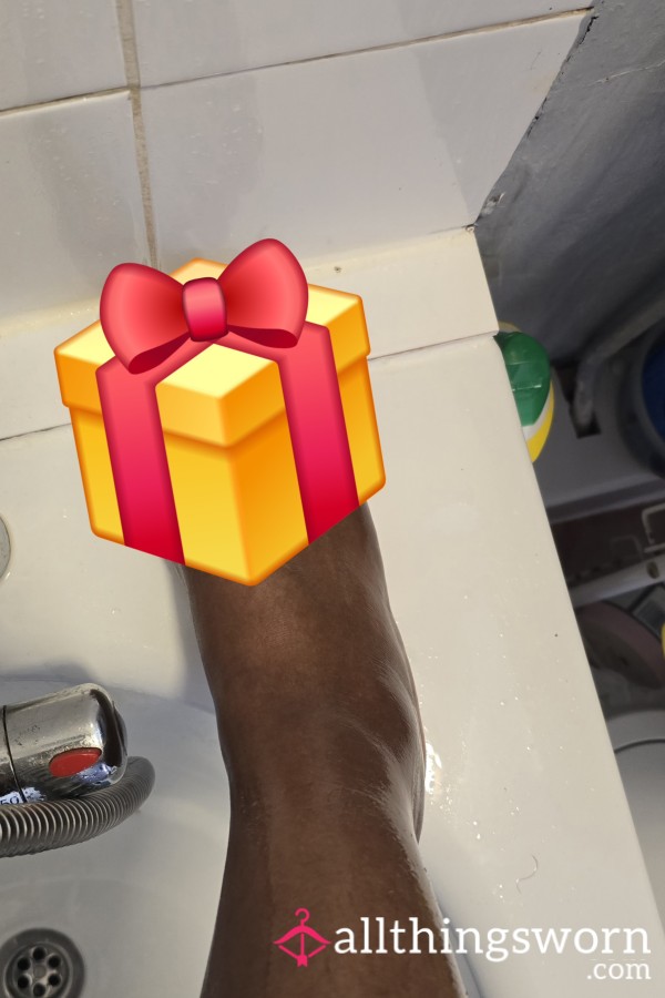 10 Pics -My Feet In Shower💧💧