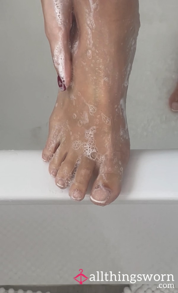 10 Seconds Of Cute Soapy Feet Washing