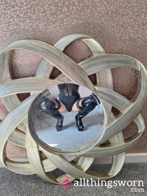 10 X Pics Of Thighs High Boots And Lingerie