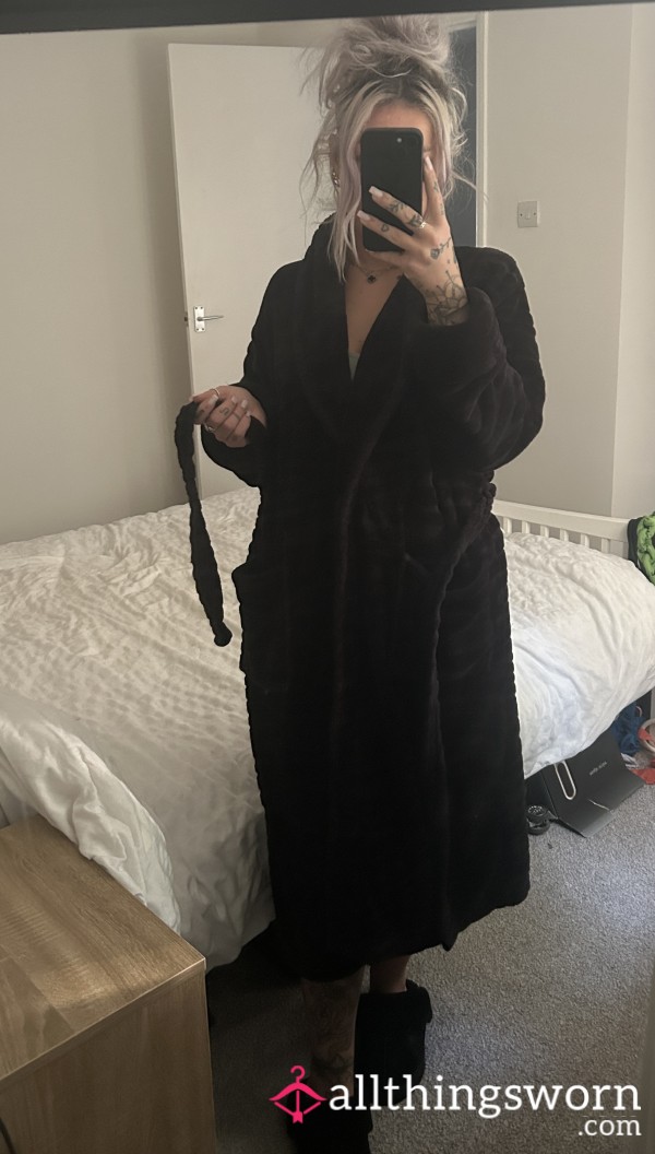 10 Yr Old Dressing Gown🖤