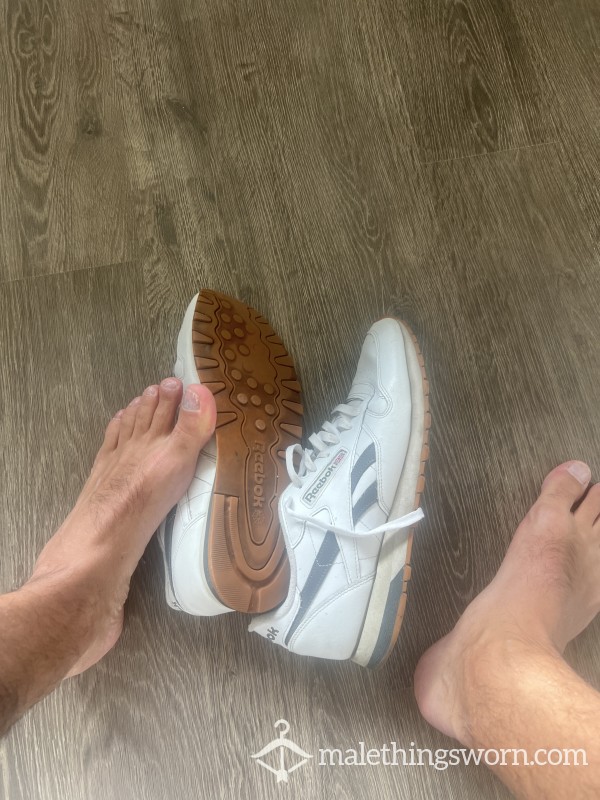 11.5US WELL WORN WHITE REEBOK SNEAKERS