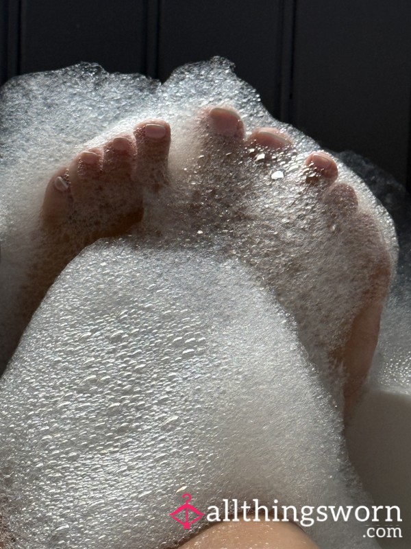 1.20 Minute Foot Soak In The Bath