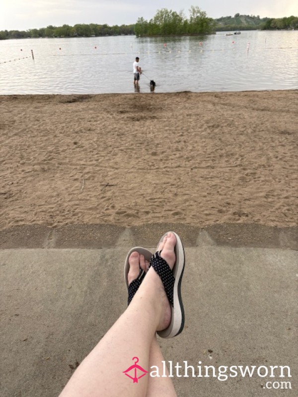 14 Photos Of My Size 7 Feet At The Beach