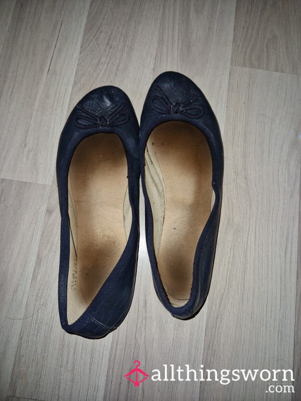 17-Hour Waitress Ballet Flats !