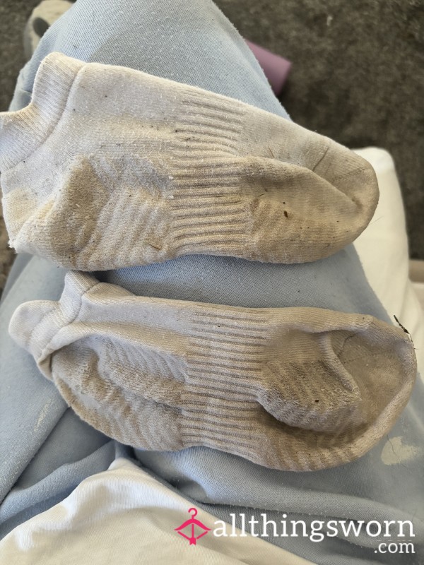 Taking Off My Wet Dog-walking Trainers, Only To Find A Hole In My White Ankle Socks! 🐶💦