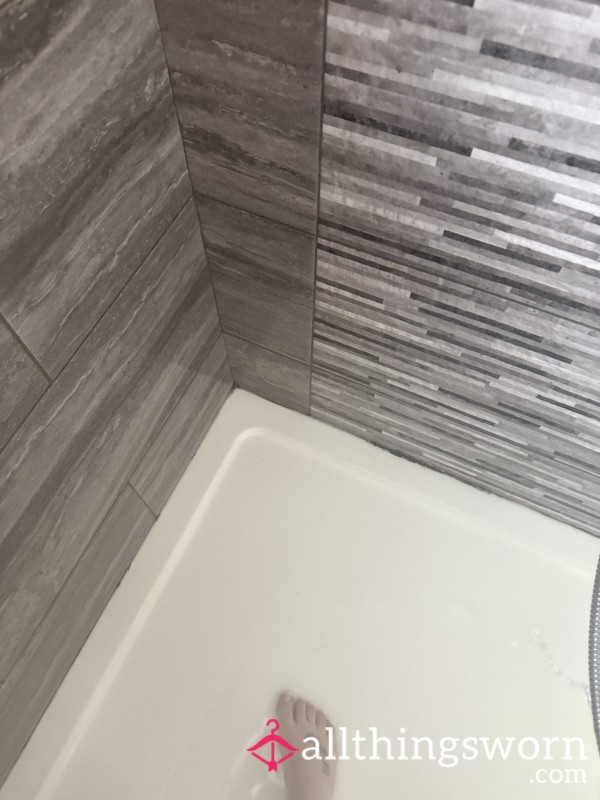 1min Video A Feet In Shower