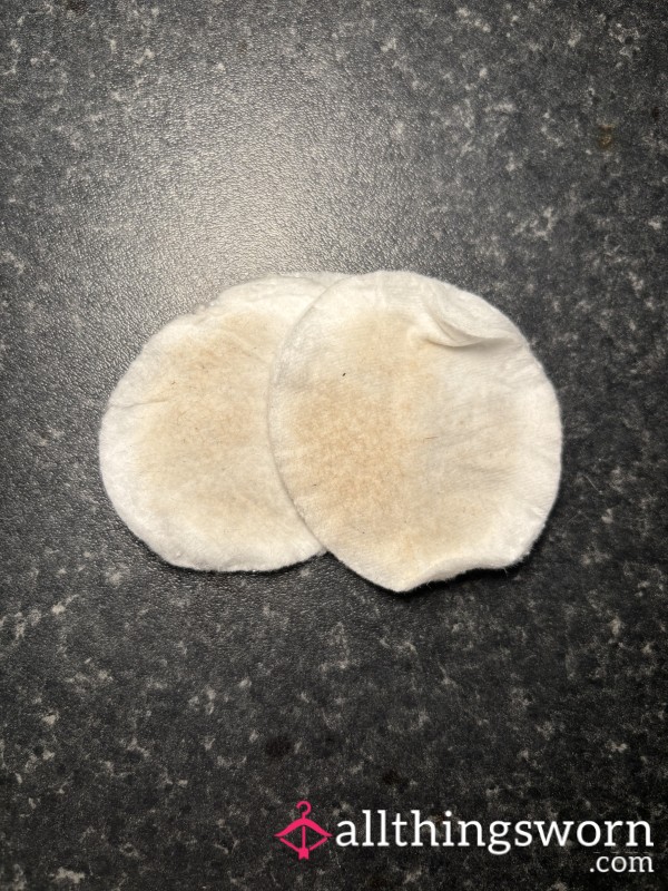 2 Cotton Pads