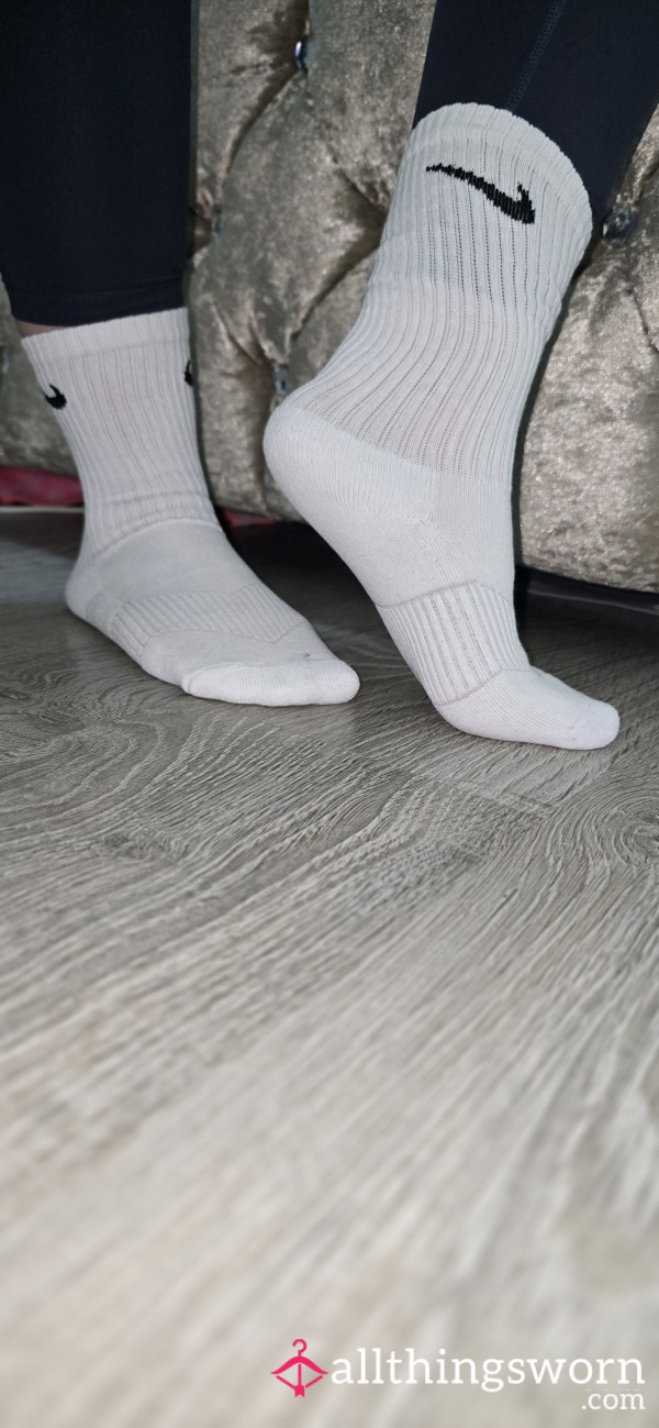 2 Day Used White Nike Socks 🧦