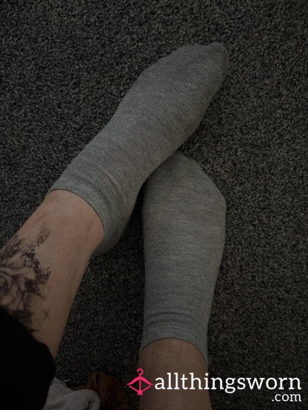 2 Day Wear Grey Socks 👣