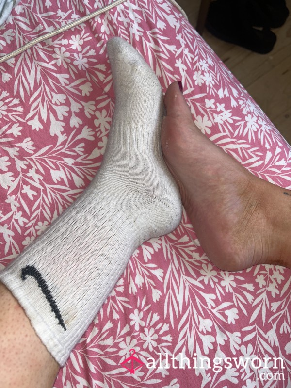 2 Day Wear, Sweaty Stained Socks