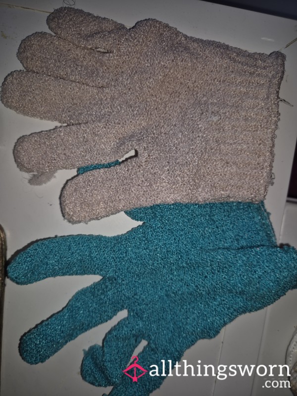 2 Exfoliating Gloves