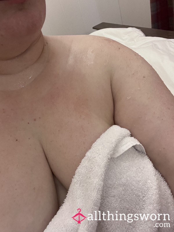 2 For 1- Watch Me Shower And Then F**k Myself With A Di**o