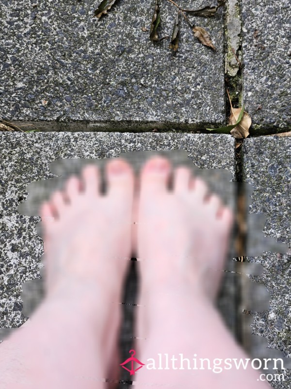 2 Minute Video Of My Pretty Little Feet In The Rain