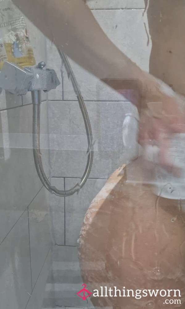 2 Minutes Of Louisa In The Shower💦