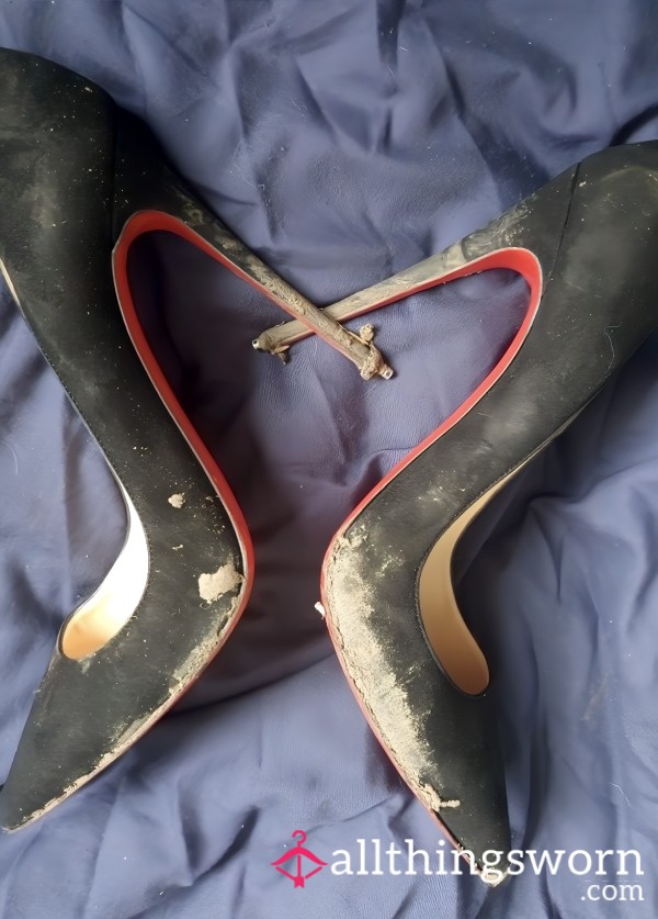 A Pair Of High Heel 👠