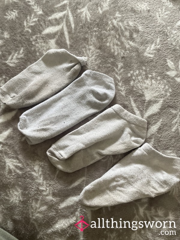 2 Pairs Of White Socks, Well Worn, UK Size 5❤️