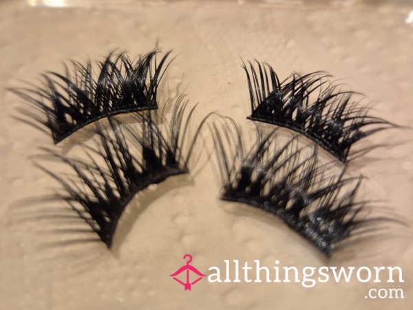 2 Pairs Of Worn Winged Underlash Strip Lashes – A Month Of Fluttering ✨🖤