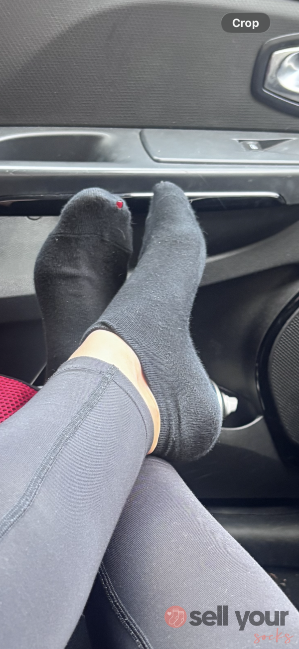 2 Weeks Worn Gym Socks 🧀 🦶🏻