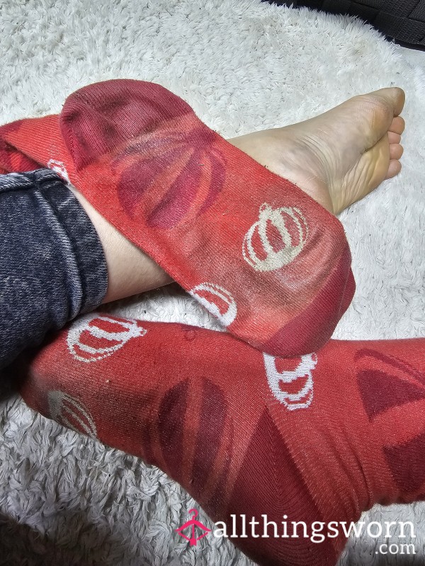 2 Weeks Worn Red Crown Socks – Well-Loved & Comfy 👑❤️
