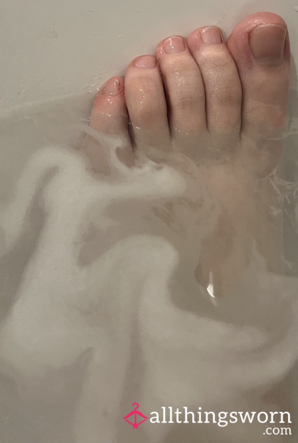 20 Seconds - Watch Me Soap Up My Feet In The Bath Foamy Fun Friday