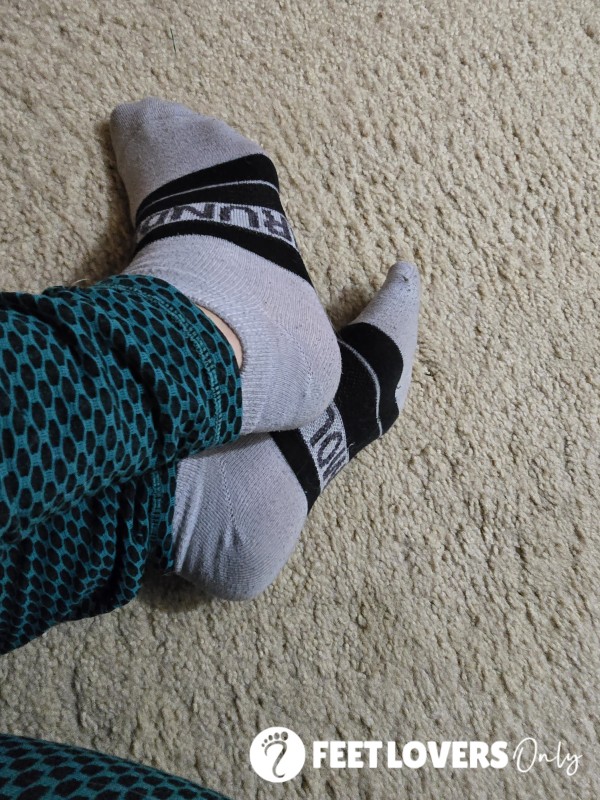 🧦🔥 24-Hour Worn Socks… + A Full Workout 🔥🧦