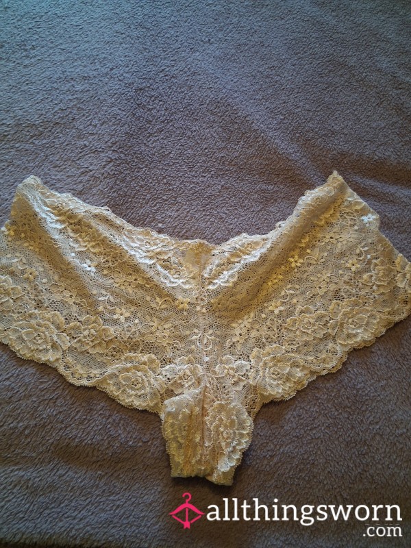 Pale Peach Lace Panties – Soft, Stretchy & Beautifully Worn  😘💋