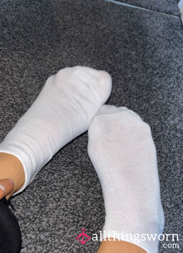 3 Day Worn White Or Black Ankle Socks 🧦 🦶💖(3 Free Photos Of Your Choice 😜)