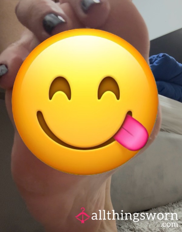 3 Min Ma**aging My Soles & Toes With Coconut Oil