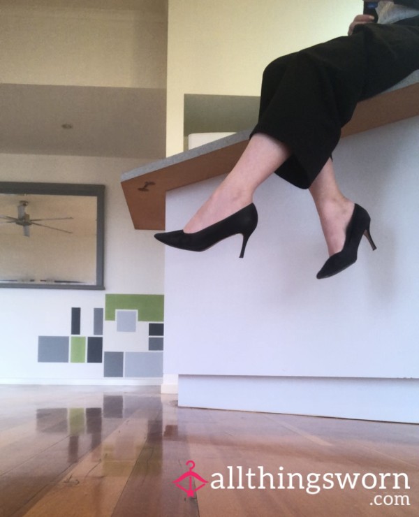 $2 AUD 🎥 3 Min Office Atire Foot Ignore |  Heel Dangling And Showing Off Foot Let Socks And Heels