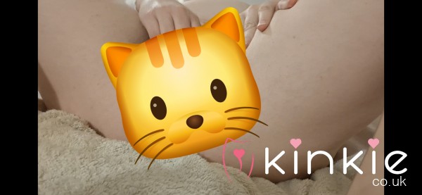 3 Mins Of Squirting And Leg Shaking Toy Play