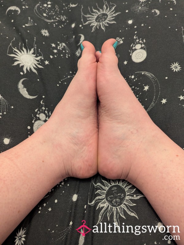 3 Minute Long Video Of Me Moisturising, Scrunching And Ma**aging My Flexible, Soft Feet - With Sound