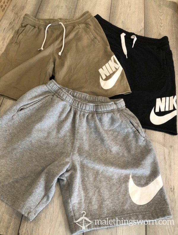 3 Nike Shorts Size - M