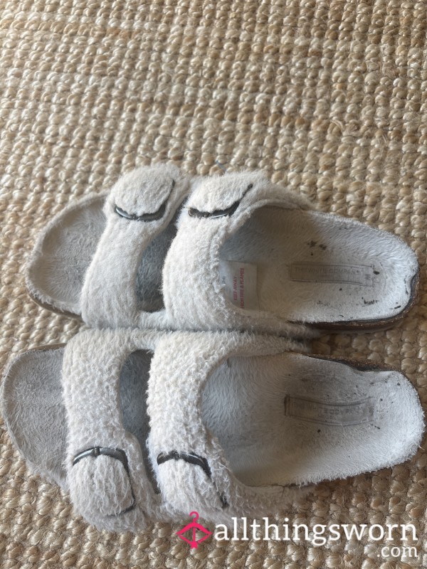 3 Year Old, Worn Daily Slippers 🩷